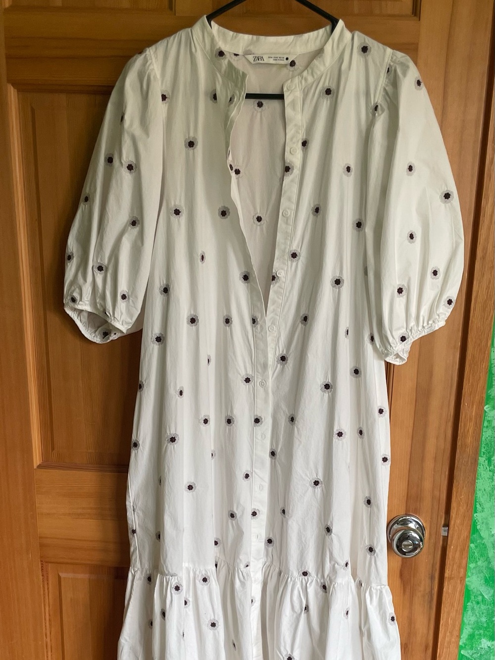 Zara White Button-Front Dress in 100% Cotton with Floral Embroidery, Sz M